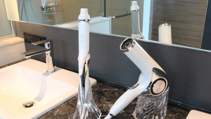 ReFaのドライヤー、カールアイロン、シャワーヘッドをご用意しております。