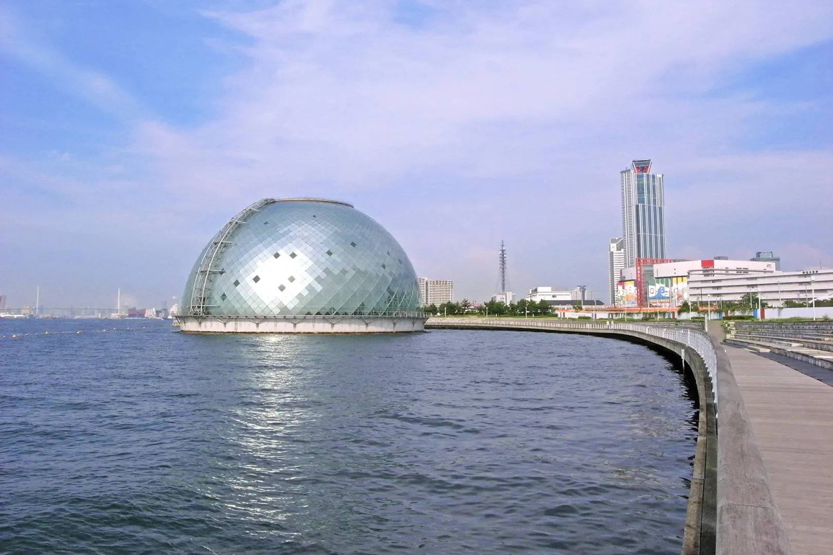 コスモスクエア