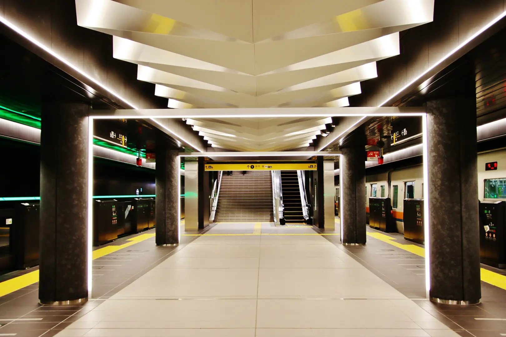 近未来的なデザインやユニバーサルデザインの夢洲駅