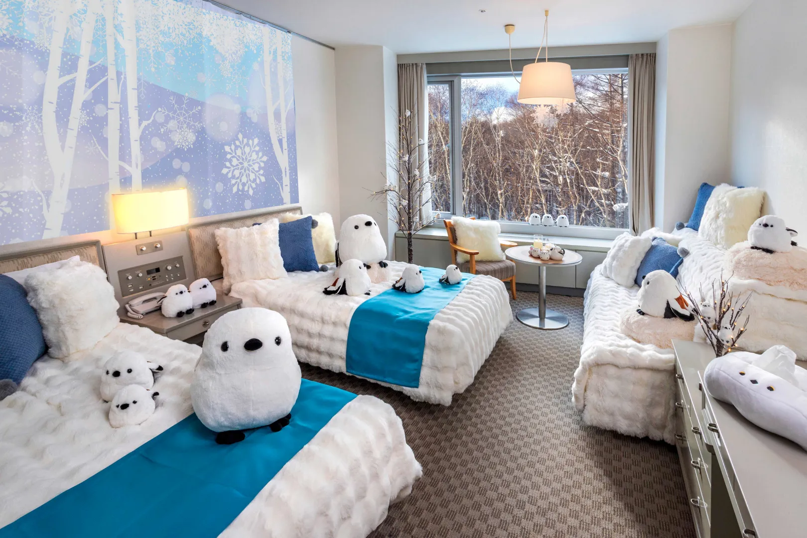 雪の妖精・シマエナガと過ごす、新富良野プリンスホテルのステイ体験