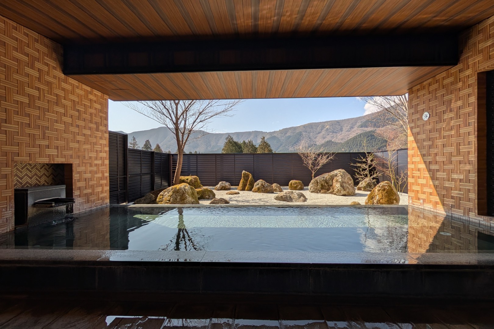 雄大な自然を楽しめる露天風呂