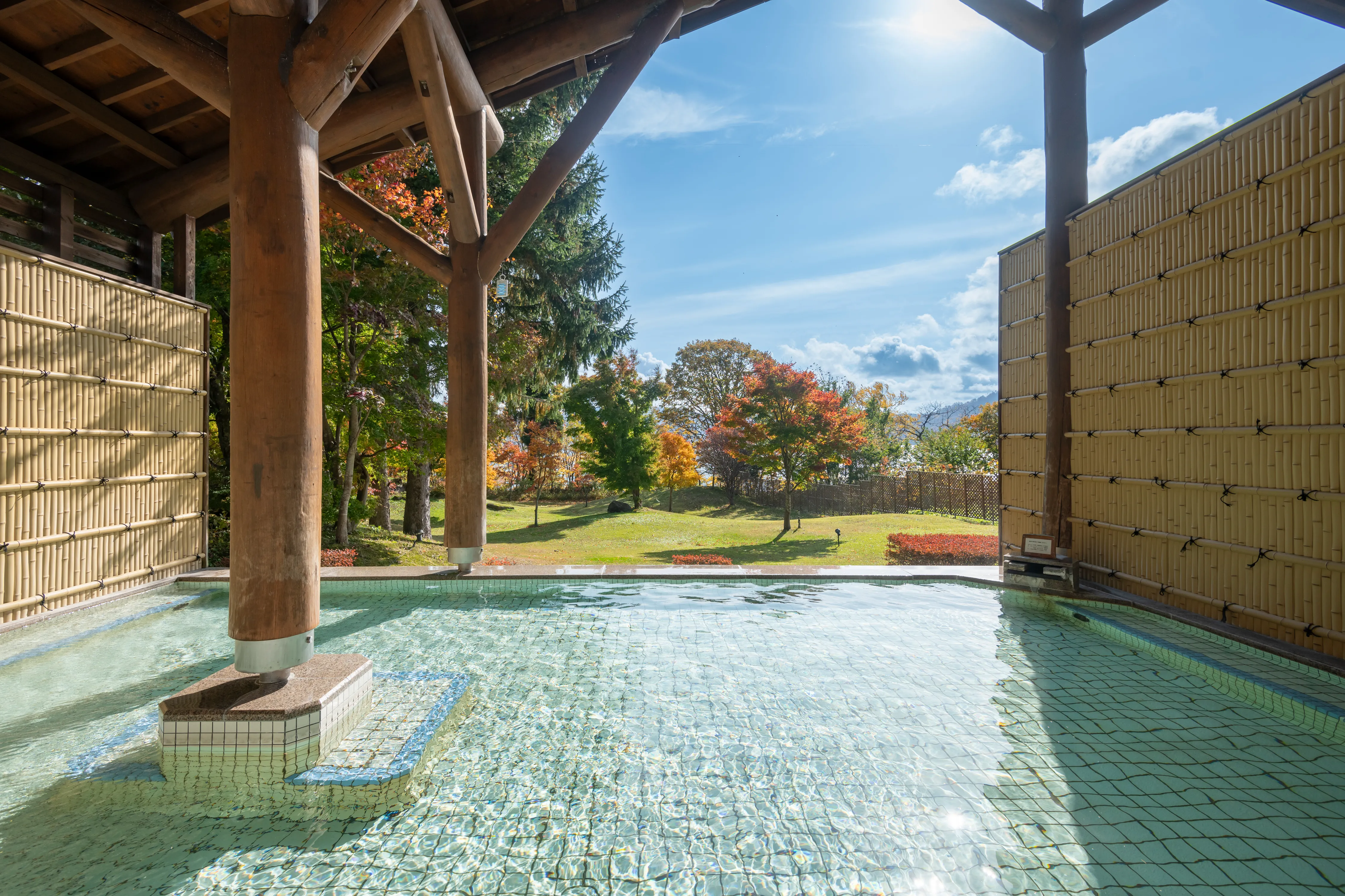 十和田プリンスホテル公式Webサイトより「温泉露天風呂」