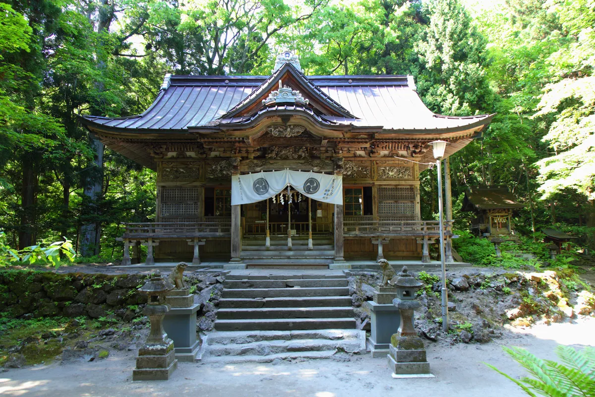 「語り継がれる歴史」 ― 十和田神社、龍神信仰と修験道の聖地を訪ねて