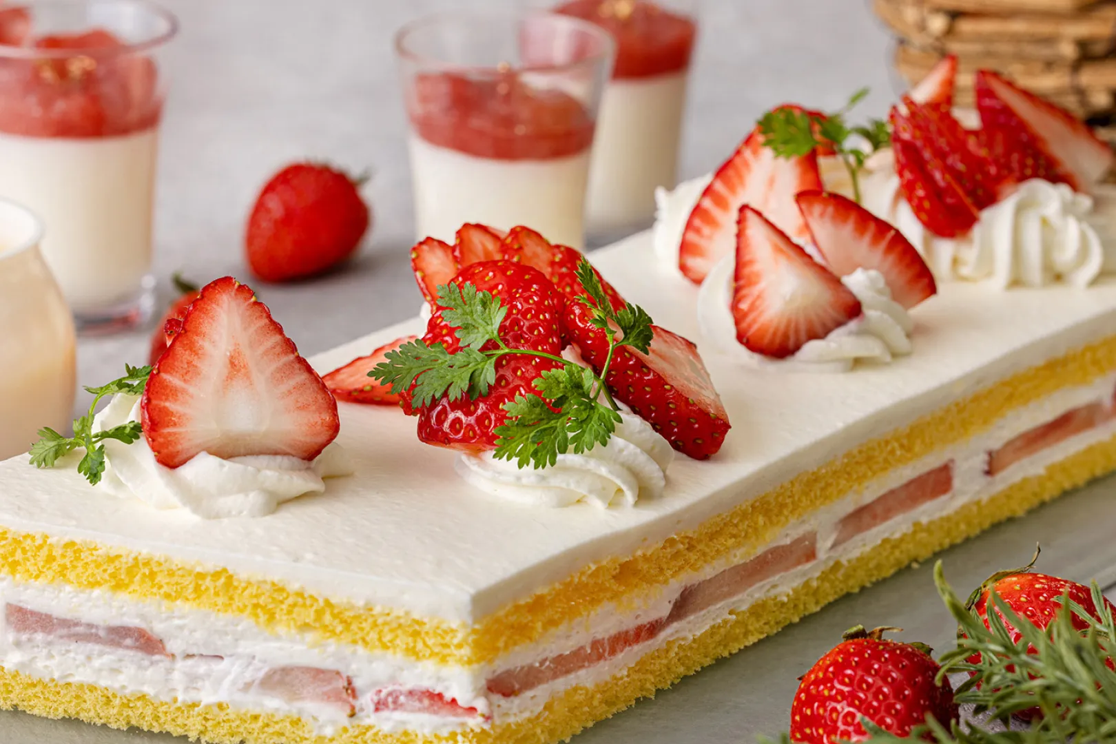 サンシャインシティプリンスホテル公式Webサイトより「ストロベリーとホワイトショコラのスイーツイメージ②