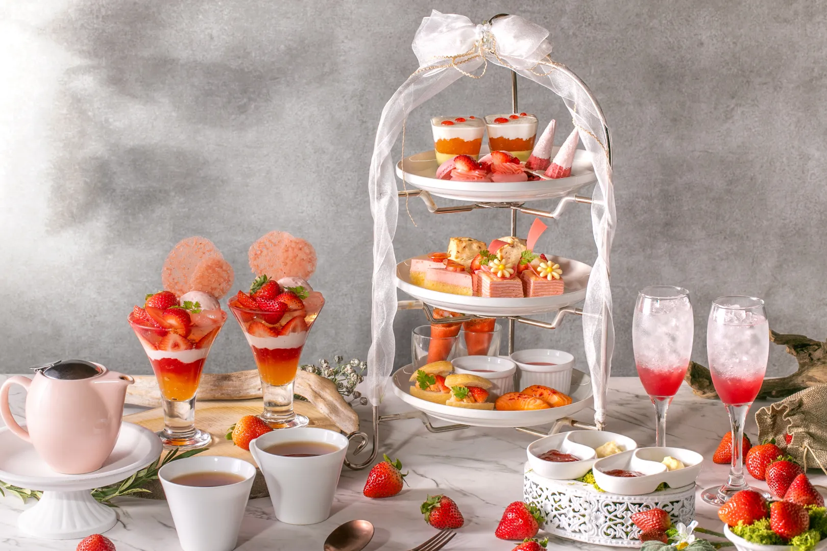 【新宿】新宿プリンスホテル｜Strawberry Afternoon Tea Peach Jelly×Red