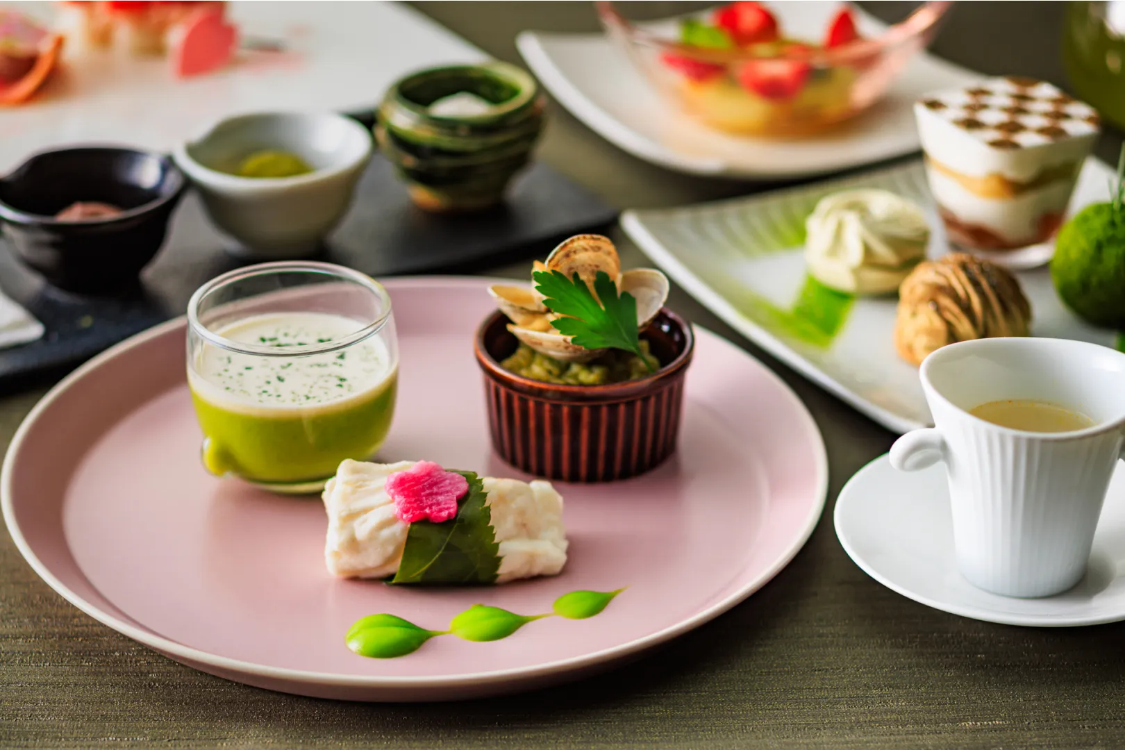 鎌倉プリンスホテル公式Webサイトより「夜桜をイメージした春の演出」