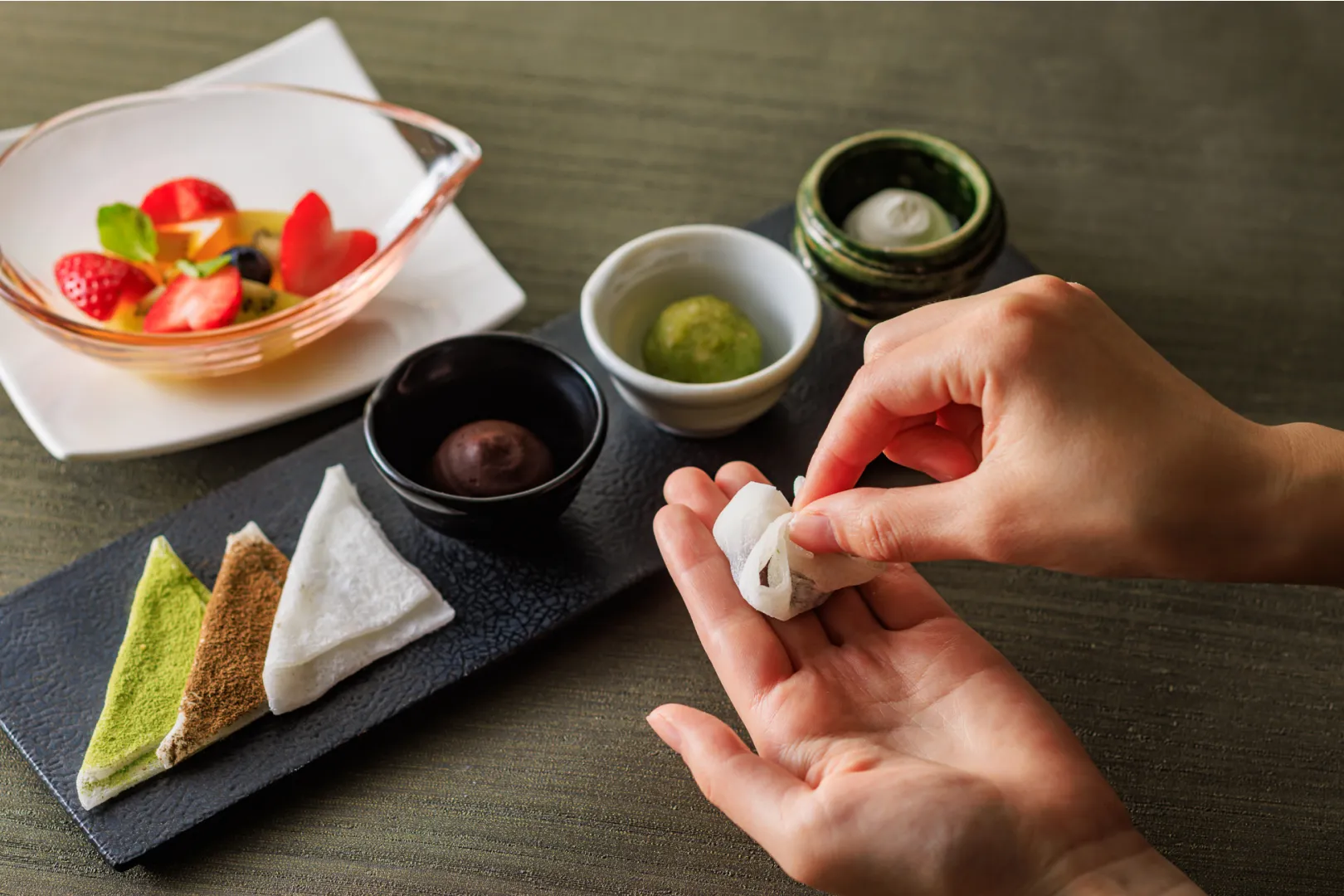 鎌倉プリンスホテル公式Webサイトより「自分で仕上げる体験型のスイーツプレート」