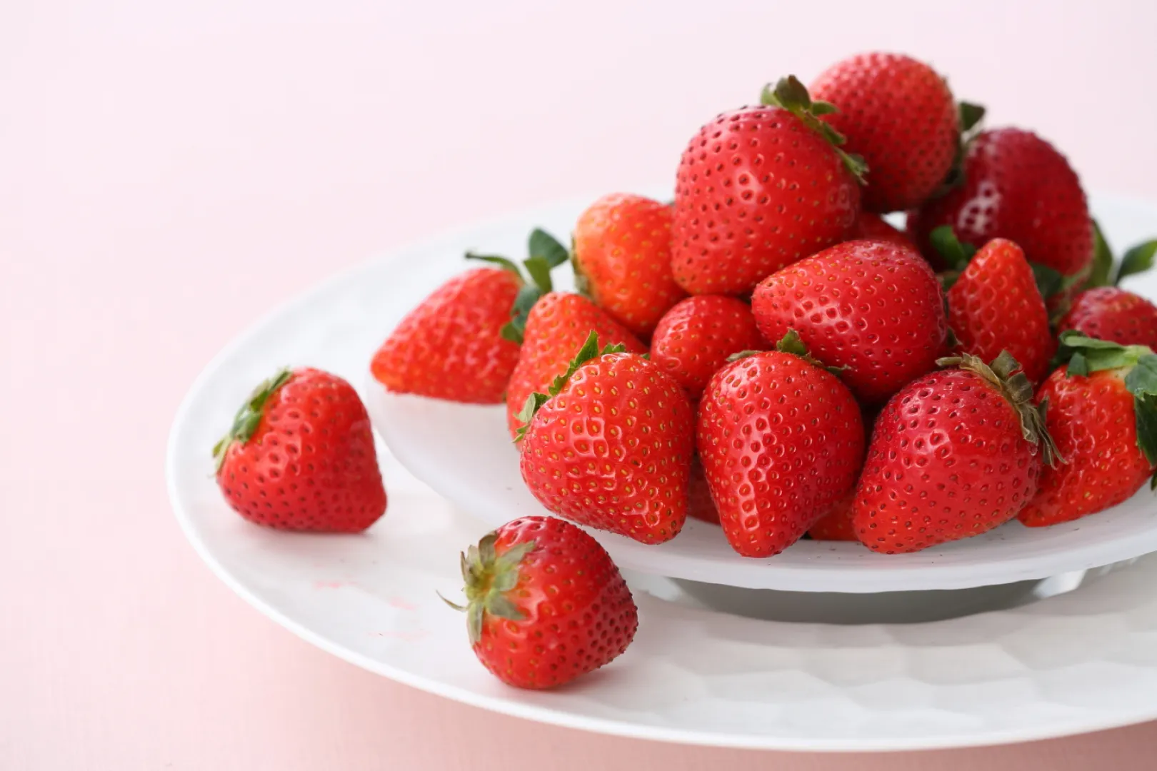 名古屋プリンスホテル スカイタワー公式Webサイトより「毎週木曜日限定でフレッシュいちごを好きなだけ食べられるイベントを開催」