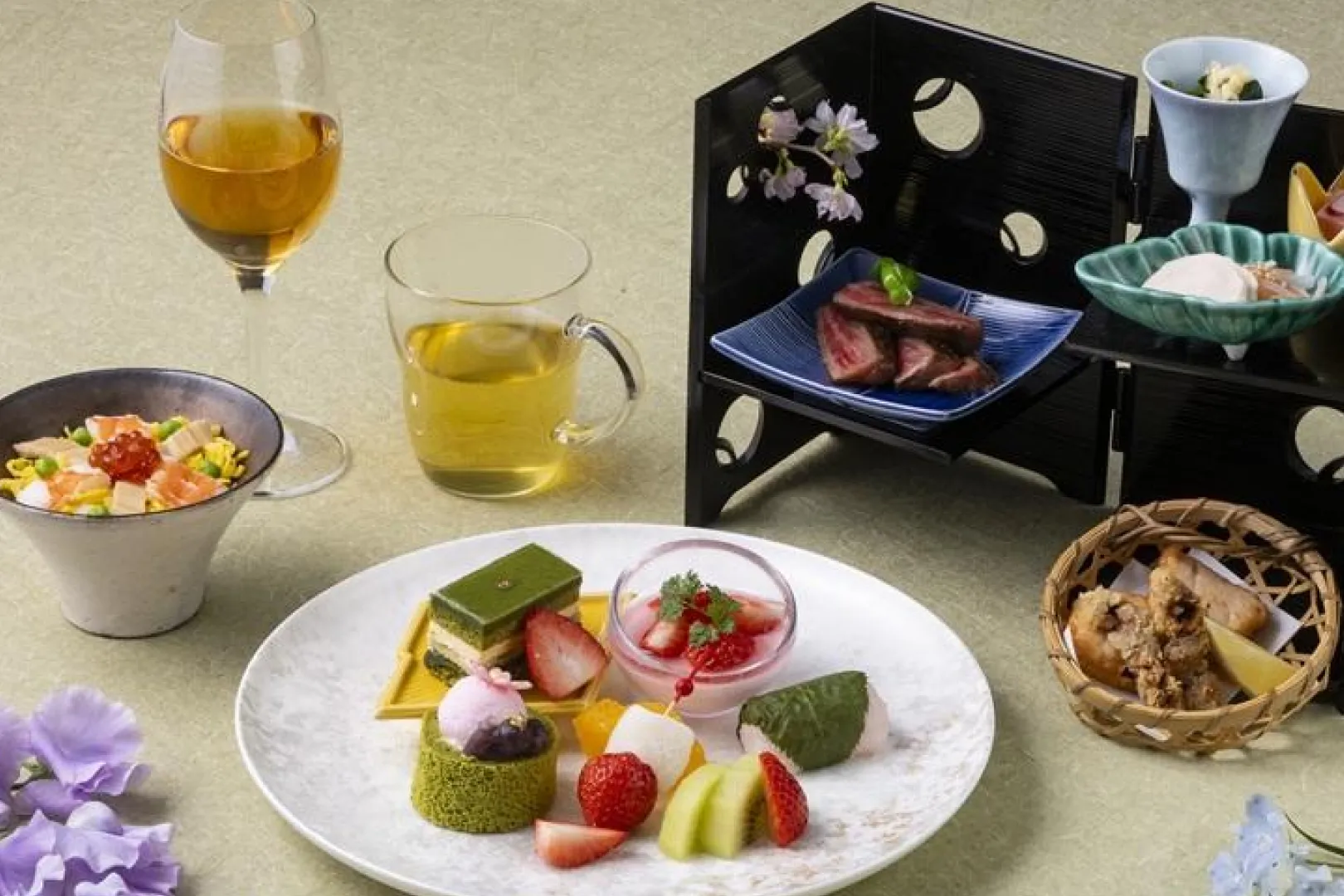 東京プリンスホテル公式Webサイトより「洗練された空間でのアフタヌーンティー