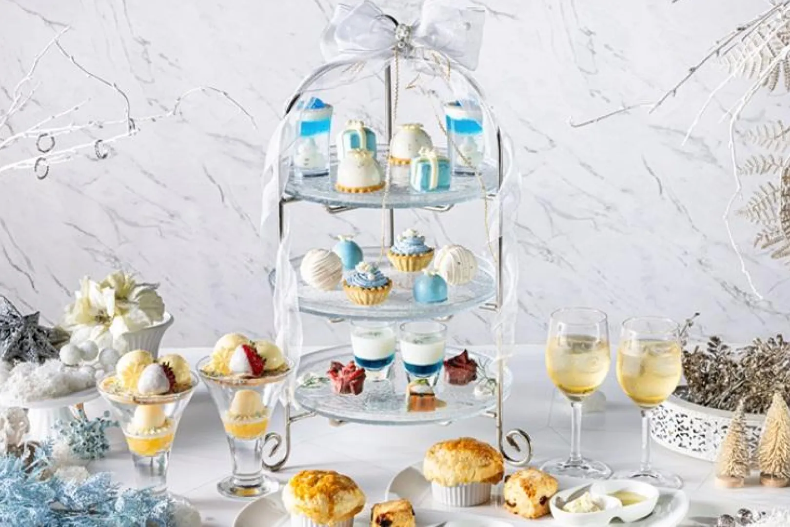 新宿プリンスホテル公式Webサイトより「Jewel Blue クリスマスアフタヌーンティー」