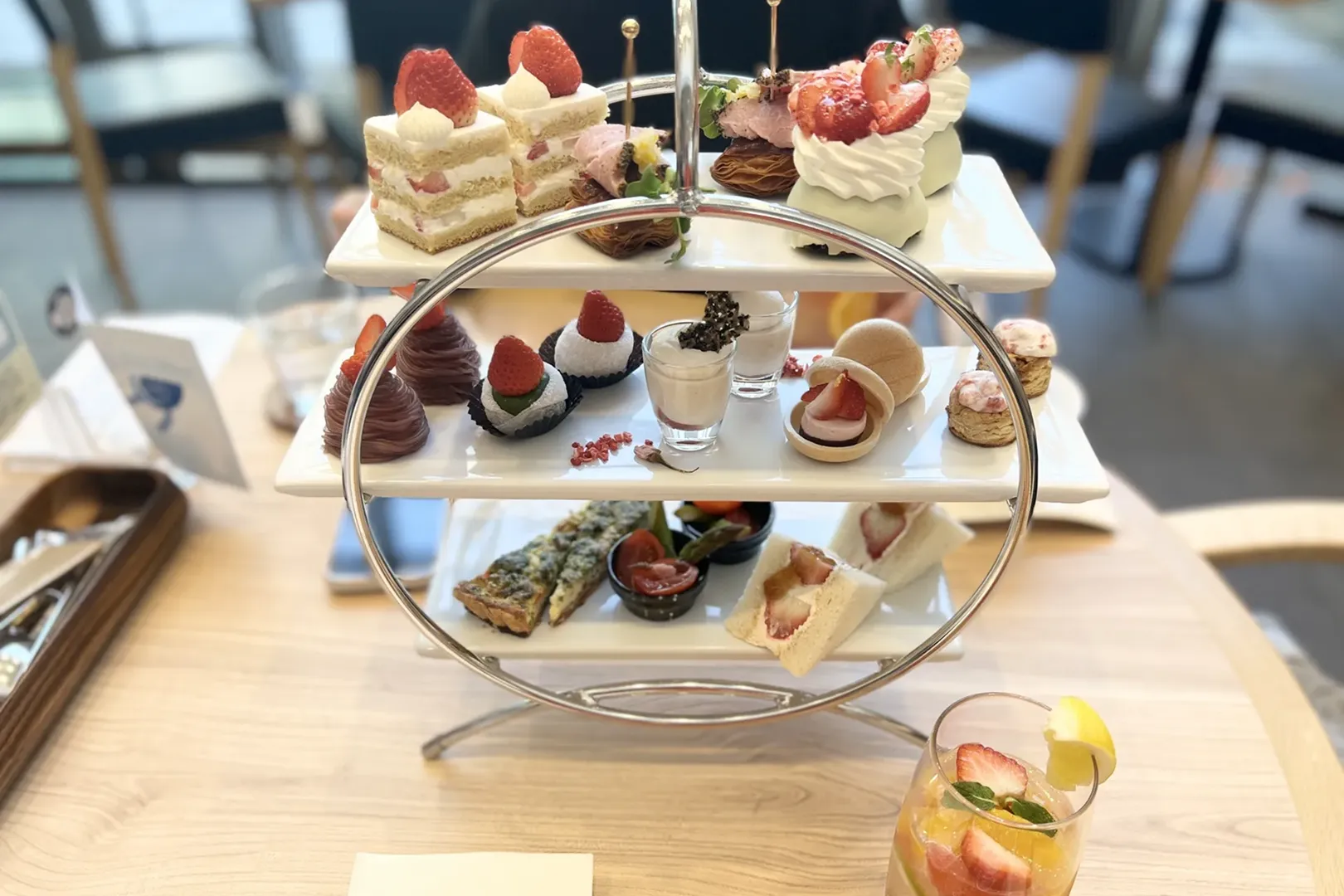 セイボリーやスイーツの食べ方