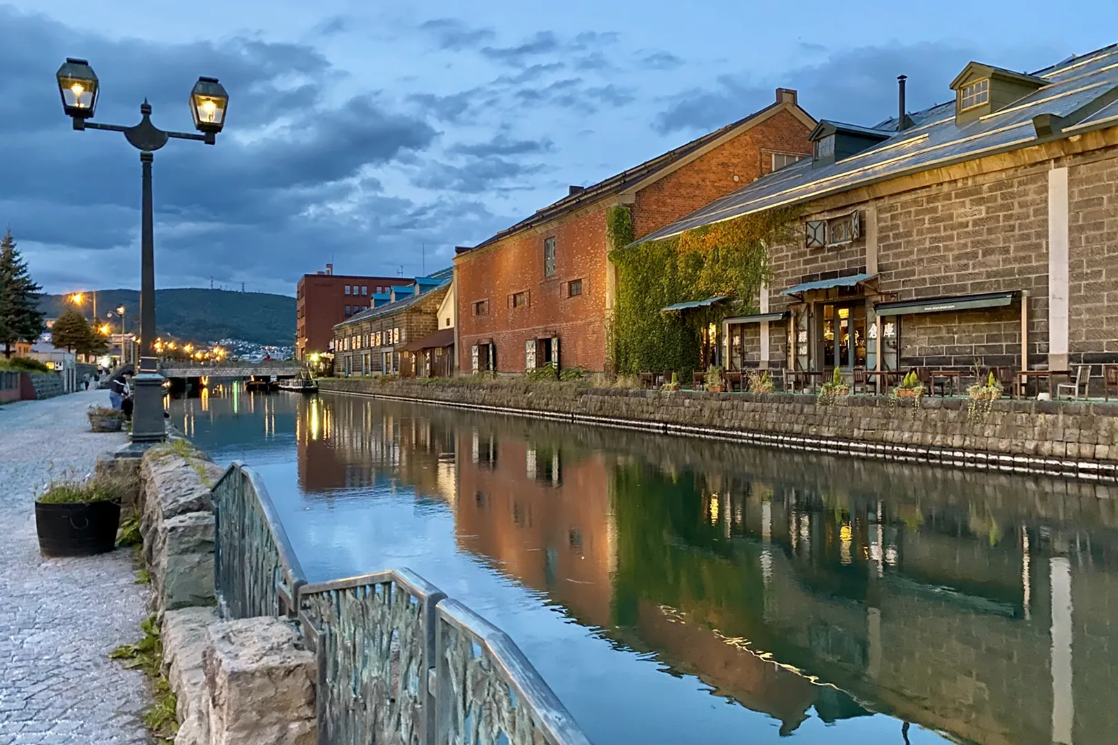 ①小樽運河と堺町通り散策でメルヘンな雰囲気を楽しむ