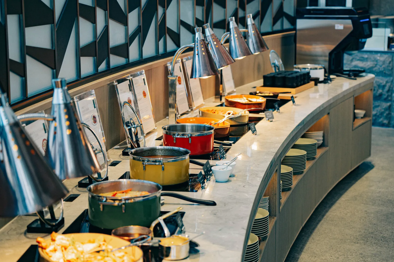 札幌プリンスホテル公式Webサイトより「マルシェをイメージしたサラダコーナー」