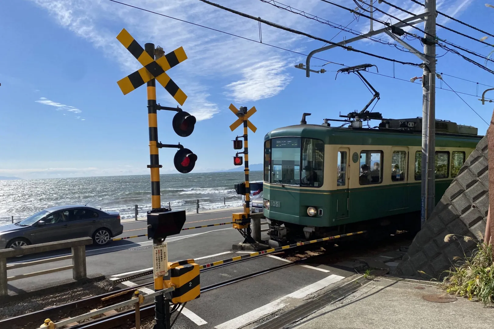 ④七里ヶ浜へ移動・江ノ電の景色を楽しむ