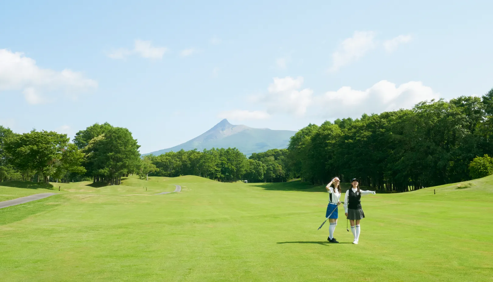 函館大沼プリンスホテル公式Webサイトより「雄大な自然のなかでのゴルフ体験」