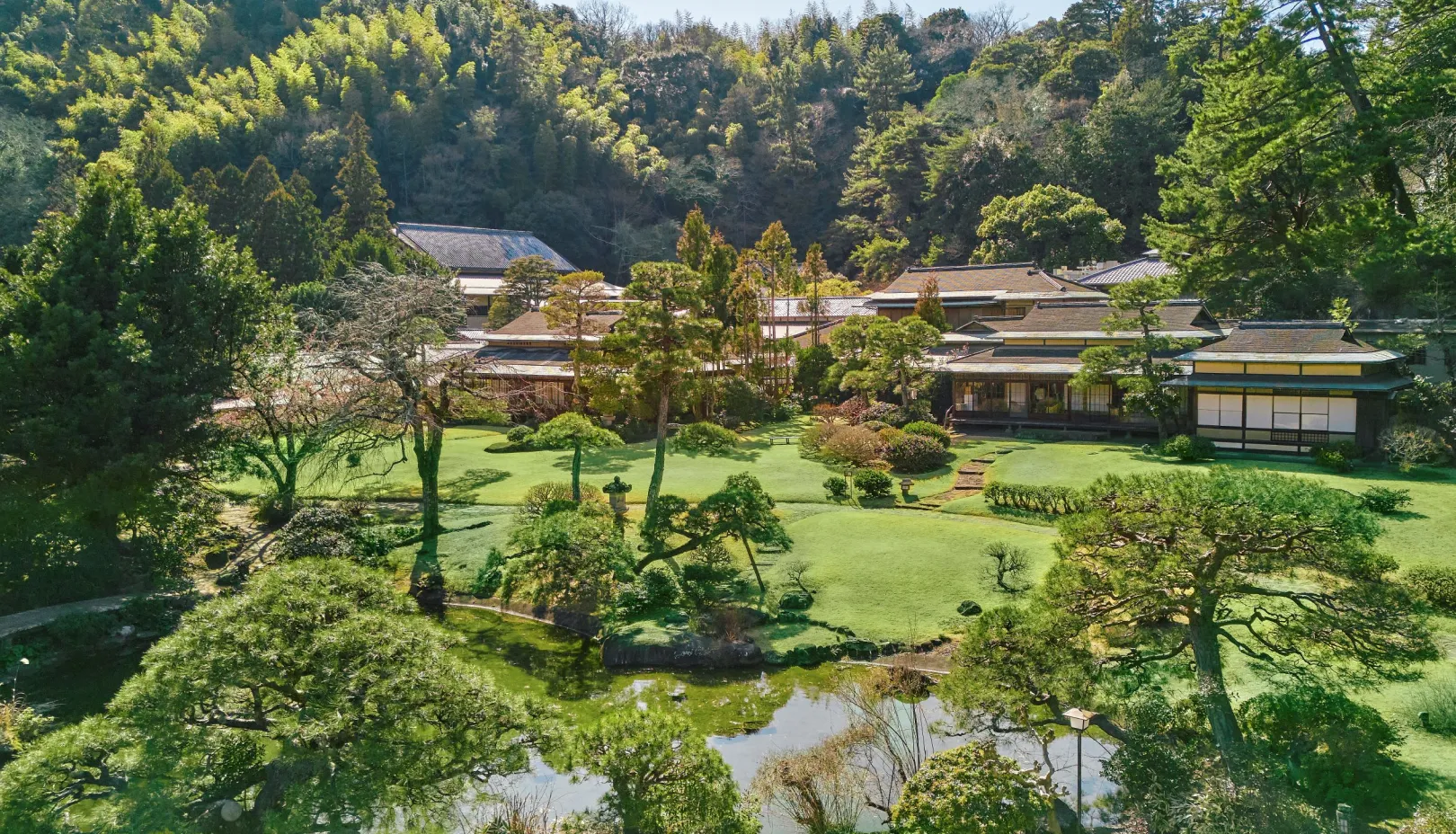 伊豆長岡温泉 三養荘公式Webサイトより「京都の庭師・小川治兵衛が手がけた日本庭園」
