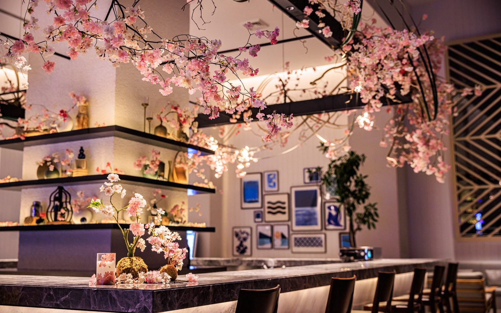 桜の香りに包まれるアート空間