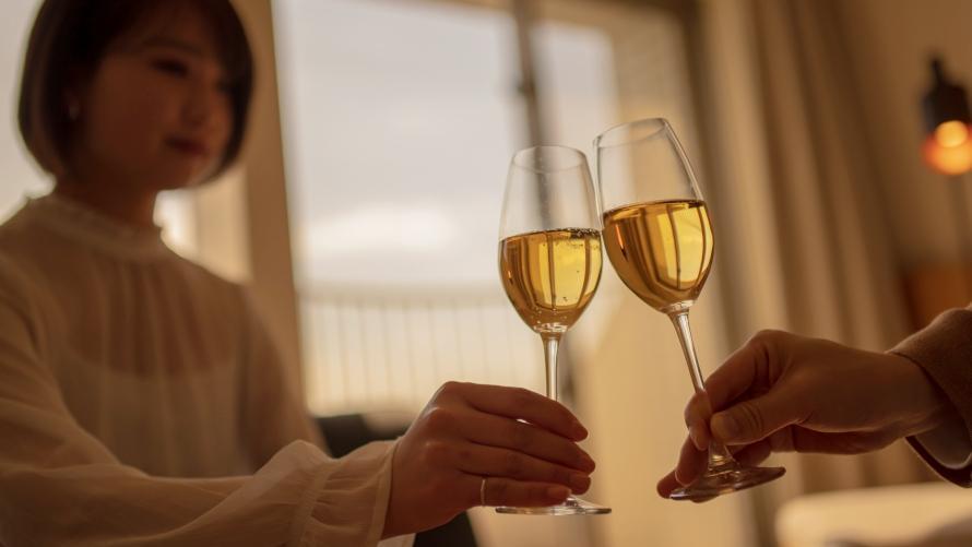 大磯プリンスホテルでスパークリングワインで乾杯