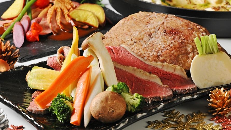 低温で柔らかく仕上げた牛肉のロティ　自家製ポリネシアンソース　滋賀県産日野菜漬け入りおろしソース