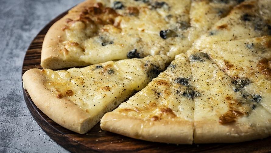 【タイムサービス】焼きたてピザ クアトロフォルマッジ　滋賀県産安土養蜂園のはちみつ風味　