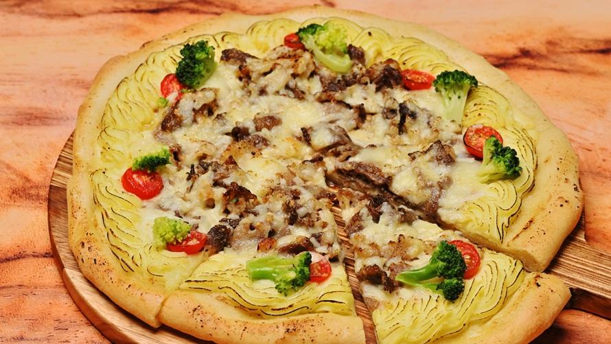 ＜タイムサービス＞焼きたてピザ【近江牛のしぐれ煮とポテトの和風ピザ】