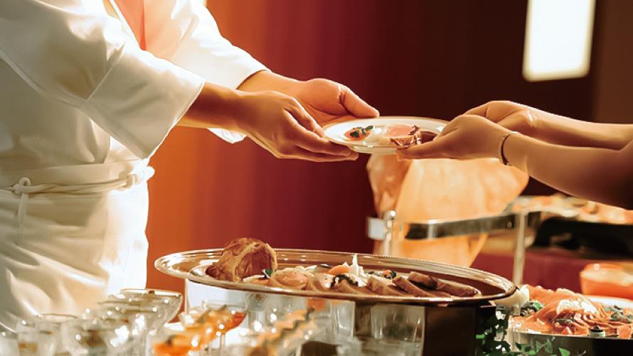 【宴会場ブッフェ】宴会場で、和洋中ブッフェメニューをご用意しております。