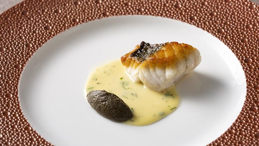 鮮魚のポワレ　シェフお任せのソースで