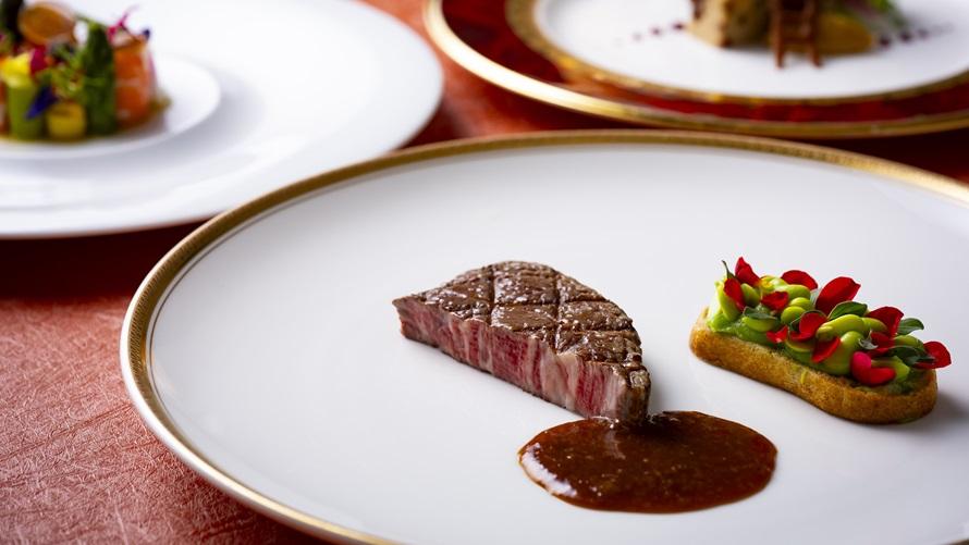 近江牛フィレ肉のグリル　薔薇のエクレアとご一緒に　～家族に感謝～