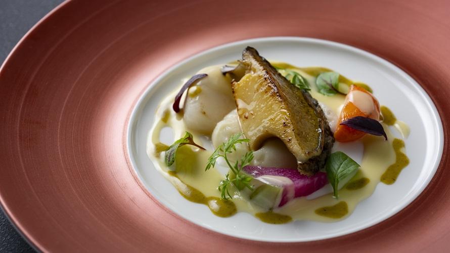 天然鮑のステーキ　浅蜊のソース