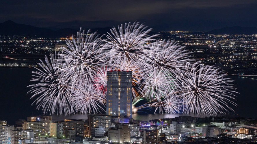 目線の高さに打ち上がる絶景花火と 日本料理が織りなす至福の夕べ（夕朝食付き）