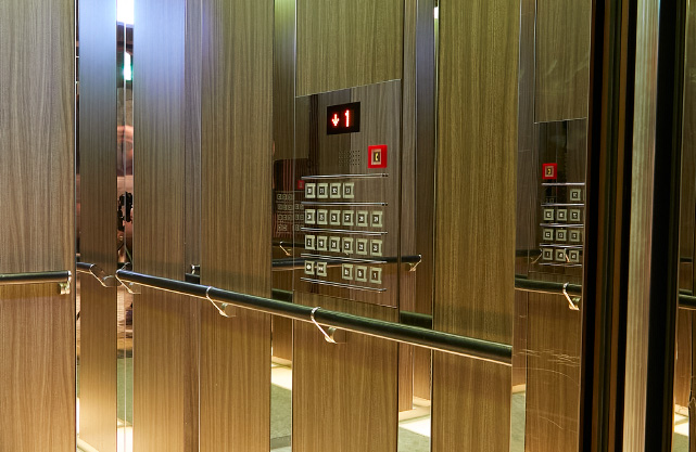 エレベーターのボタン