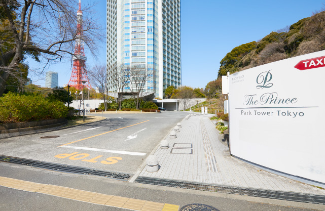 南エントランスから館内口