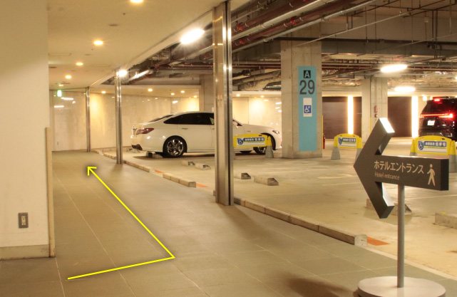 東南エントランスを入ってすぐA駐車場