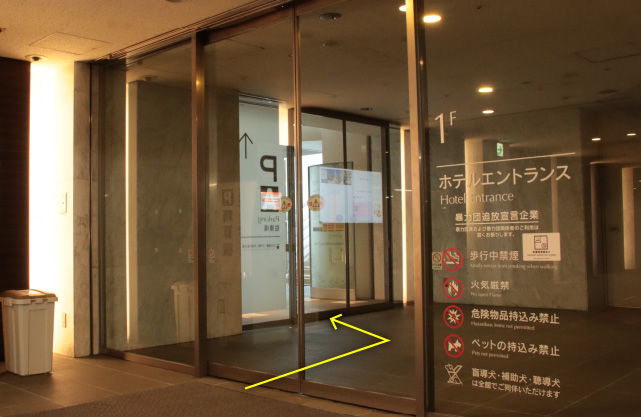 A駐車場入り口自動ドア