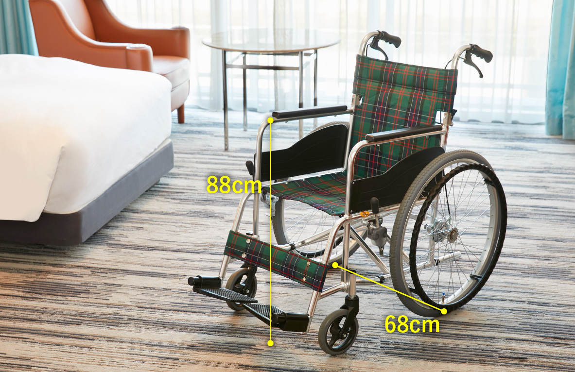 貸出車椅子サイズ　肘掛けまでの高さ88センチメートル　車輪幅68センチメートル