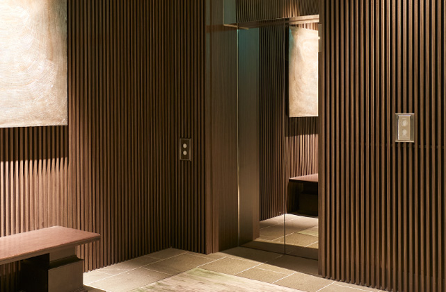 車椅子優先のエレベーター