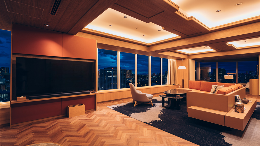 パノラマスイート（118㎡・32F）晴れた日には富士山を望み、東京のパノラマビューを心ゆくまで楽しむことができる、開放感あふれる空間。5名さままでご宿泊いただけます。