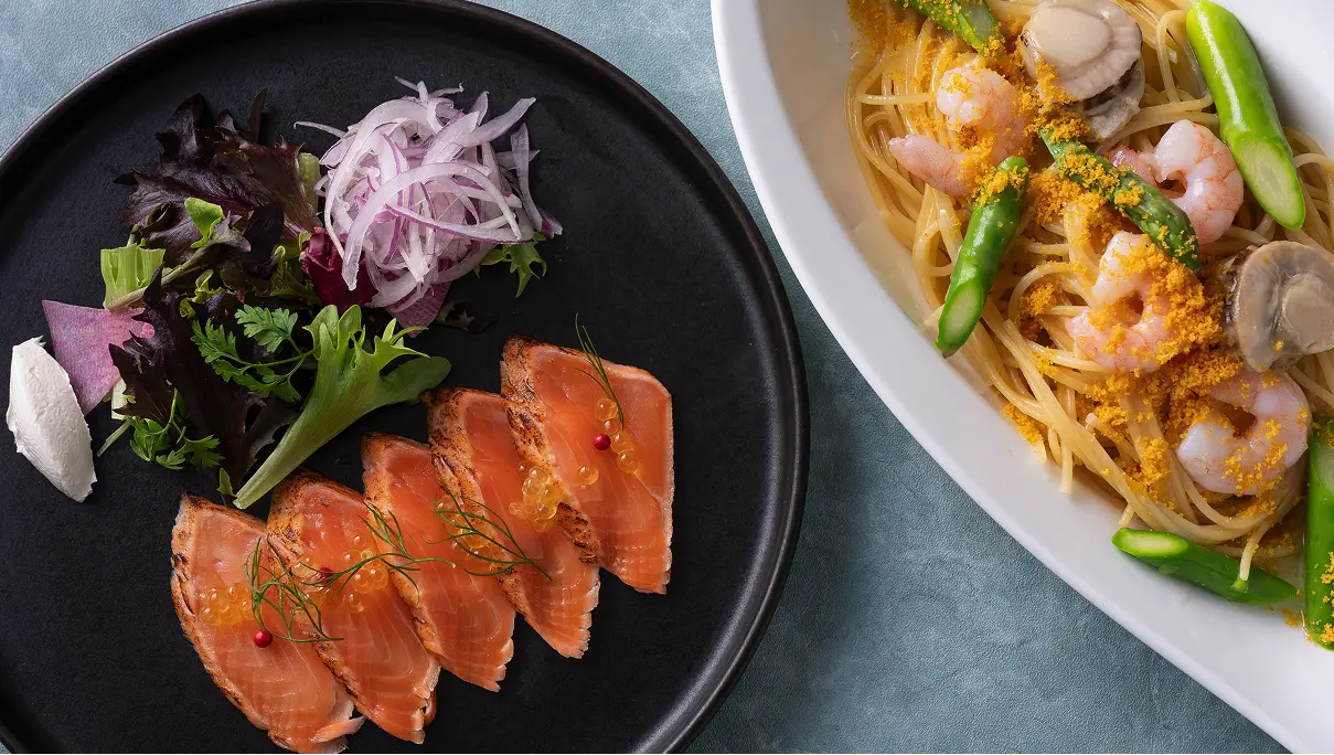 ①宮崎県産日向夏サーモン つきみいくら サーモンサラダ ②大分県産カラスミパウダー シーフードビアンコ