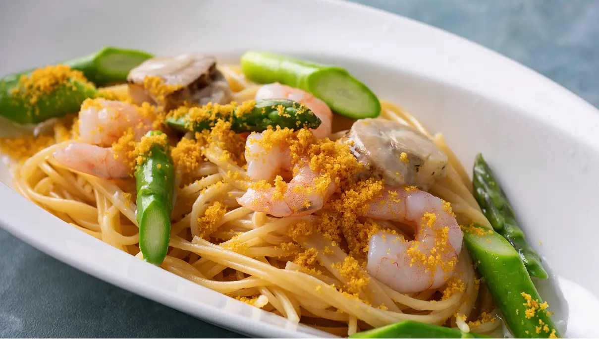 ②大分県産カラスミパウダー シーフードビアンコ