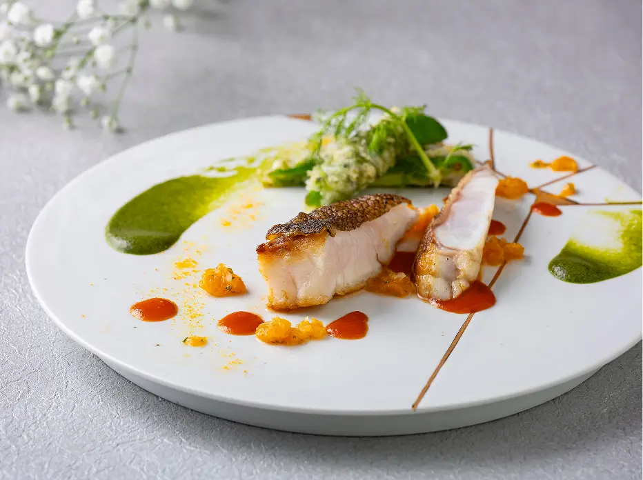 シェフおすすめ鮮魚 トマトソースと柑橘のコンディメント