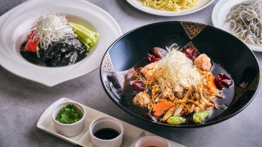 「錦爽どりの黒胡麻棒棒鶏」と「錦爽どりの麻辣湯」画像