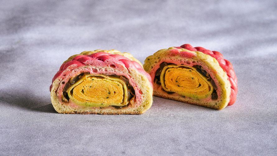 キュウリの佃煮とだし巻き卵のパン、断面