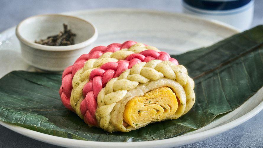 キュウリの佃煮とだし巻き卵のパン