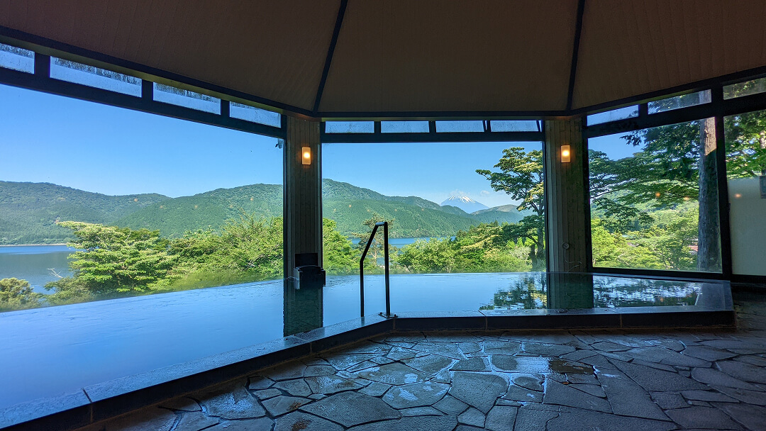 龍宮殿で満喫する夏の花火旅