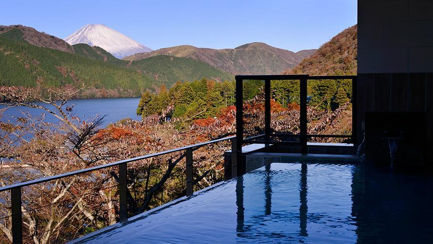 女性露天風呂『胡蝶』から眼下に芦ノ湖、遠くに富士山を望む絶景