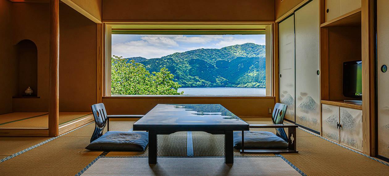芦ノ湖を一望する 湖畔和室からの景色