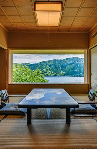 芦ノ湖を一望する 湖畔和室からの景色