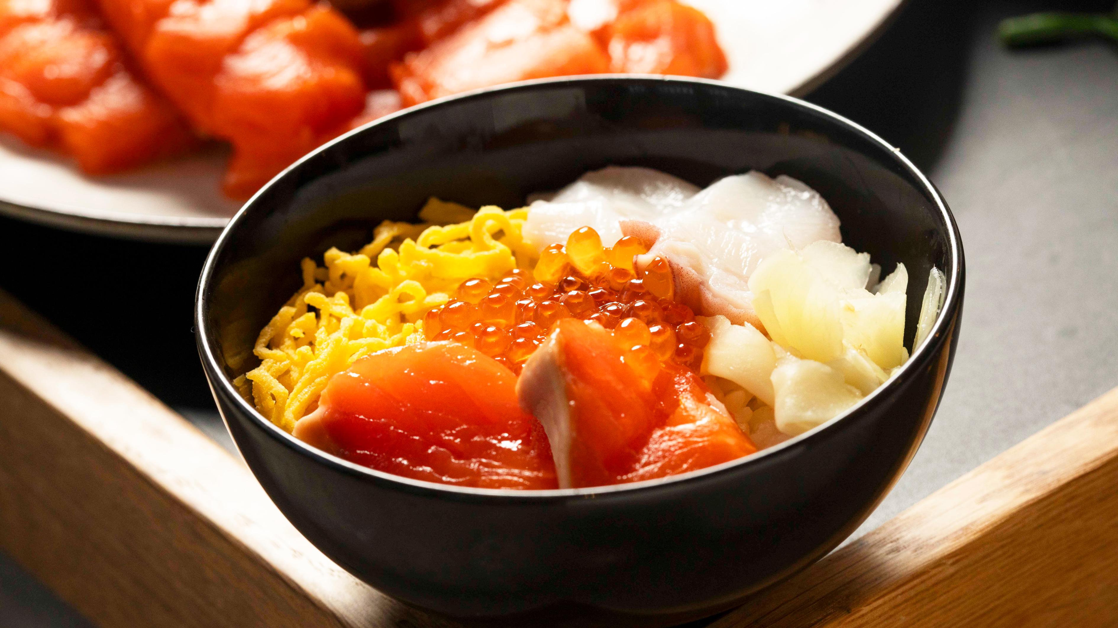 お好みの具材を選んで作る小さな海鮮丼