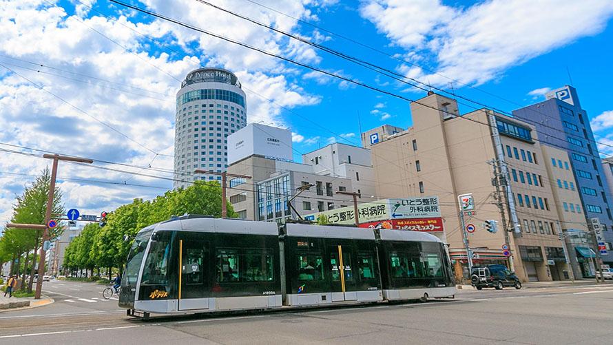 ホテル側を走る市電で市内散策がおすすめです♪