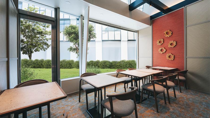 プライベートダイニング（個室）はご家族での集まりや会食にも最適。